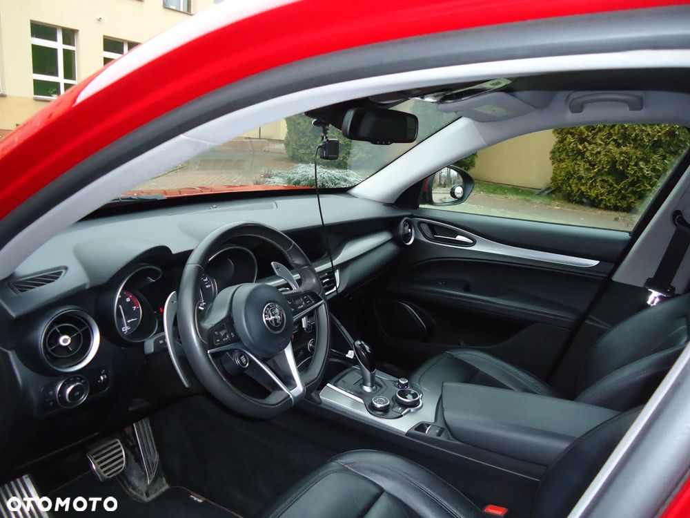 Alfa Romeo Stelvio - 11