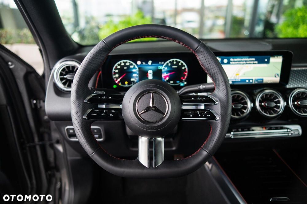 Mercedes-Benz GLB - 13