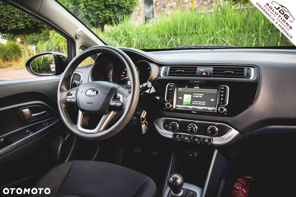 Kia Rio 1.2 Dream Team Edition - 28