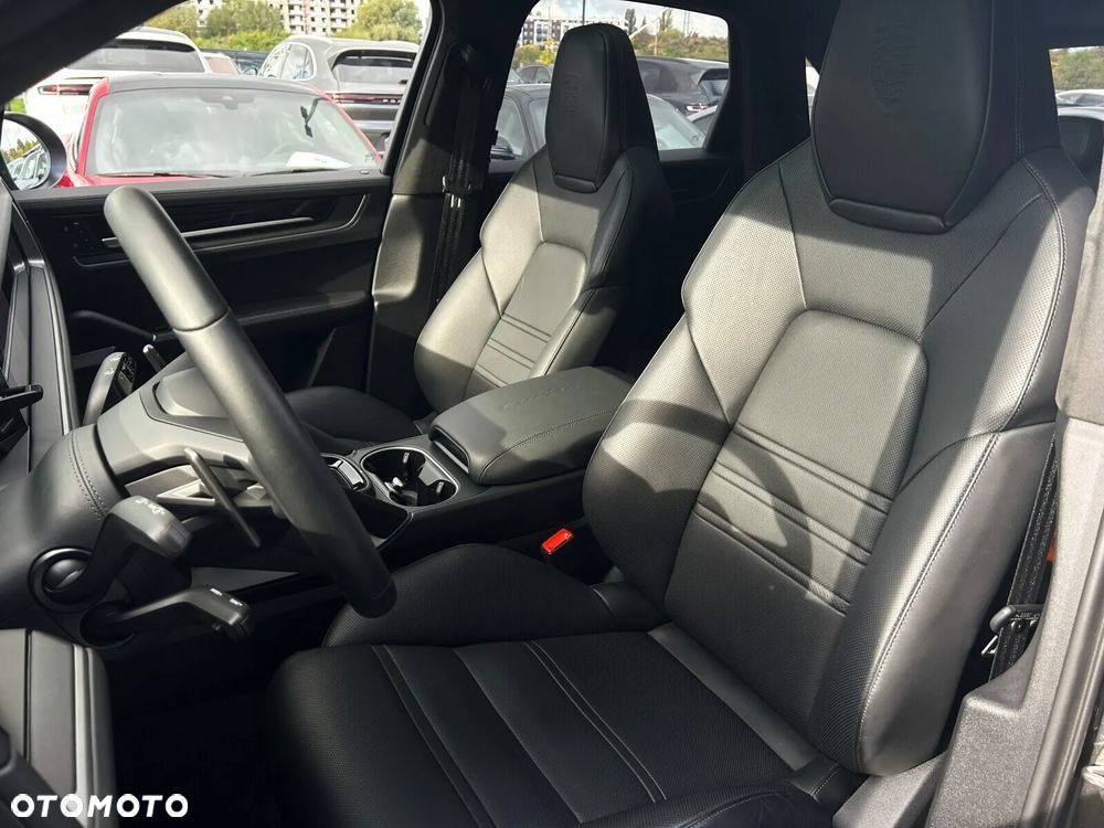 Porsche Cayenne Turbo E-Hybrid PHEV - 17