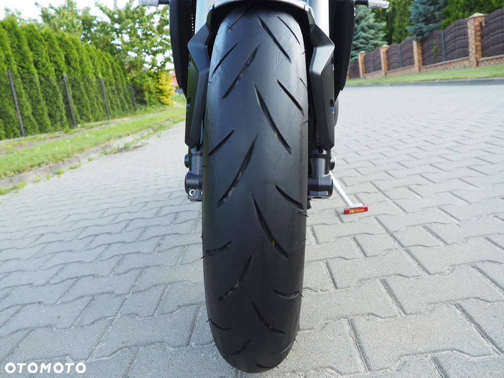 Triumph Street Triple - 13