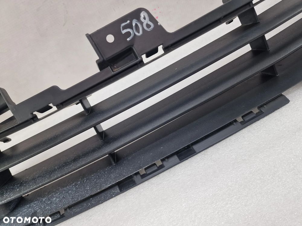 OPEL ZAFIRA C LIFT 15- KRATKA ŚRODKOWA ZDERZAKA PRZEDNIEGO PRZÓD , NR 39079784 , NR AUKCJI KR508 - 5