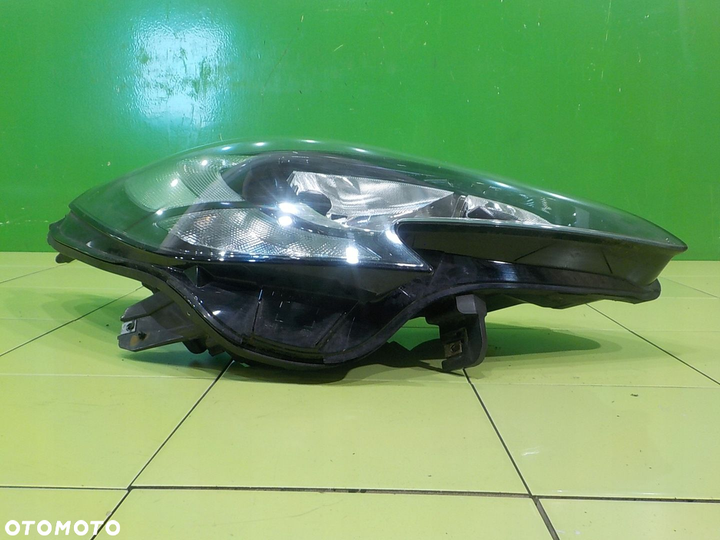 OPEL CORSA E 1.4 T 15r HB 3D lampa prawa przod 1LF011830-081 - 2