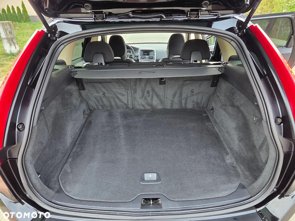 Volvo XC 60 D5 AWD Edition Pro - 38