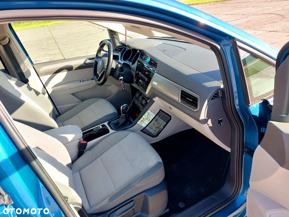 Volkswagen Touran - 18