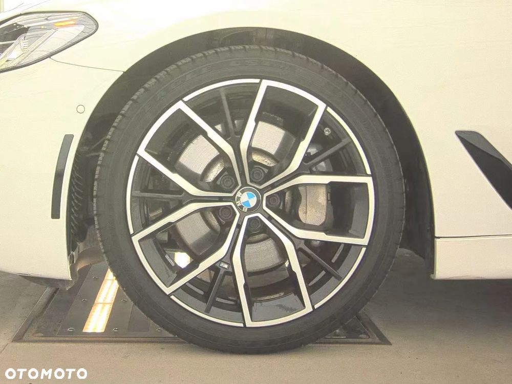 BMW Seria 5 530i xDrive mHEV M Sport sport - 12