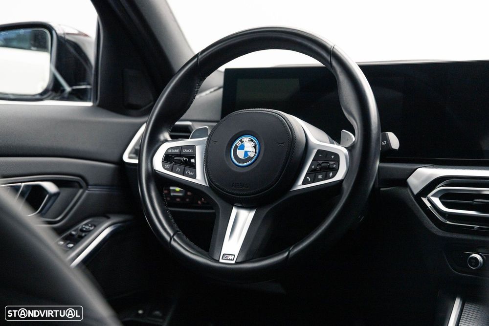BMW 330 e Pack Desportivo M Auto - 24