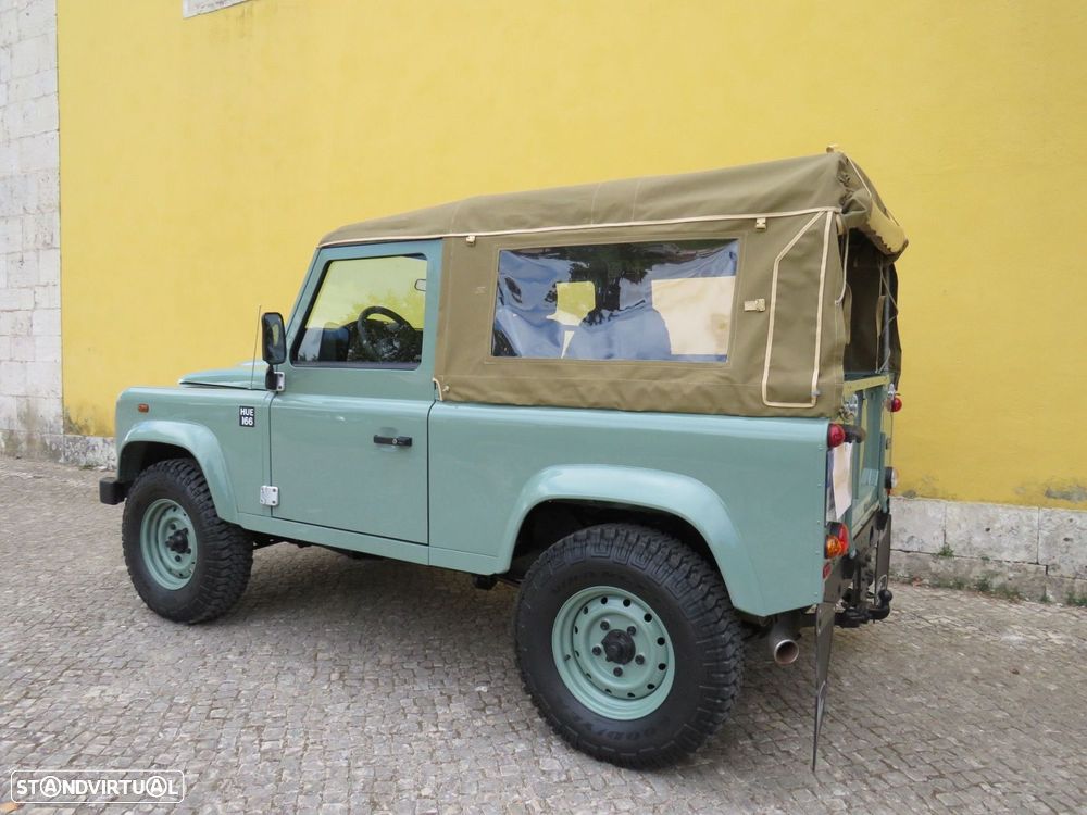 Land Rover Defender - 7