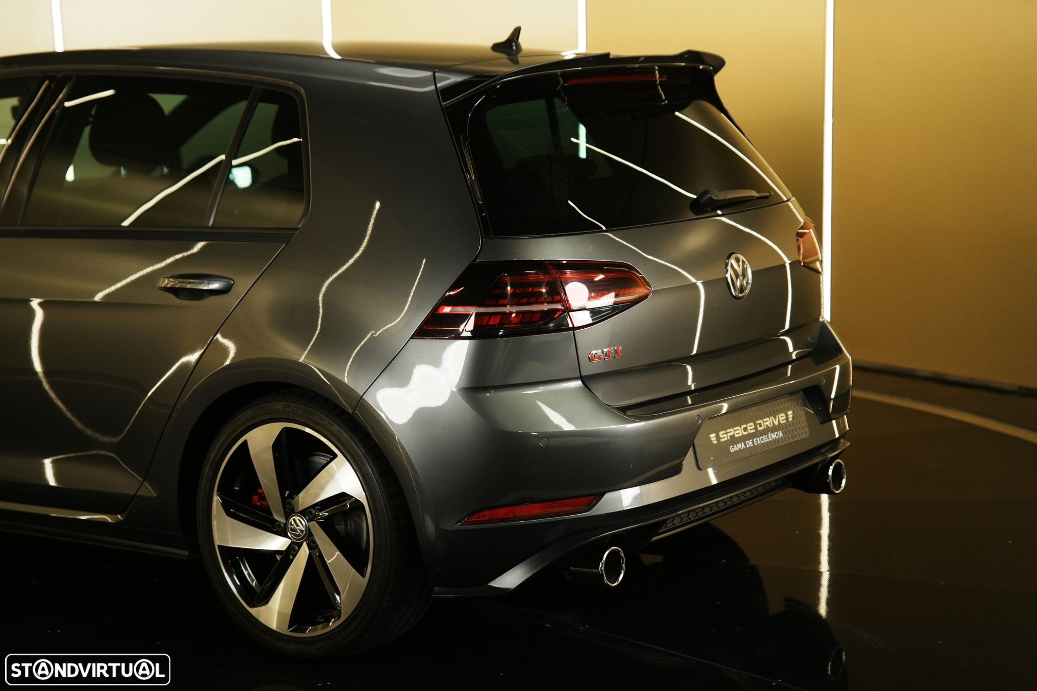 VW Golf 2.0 TSI GTI DSG - 12