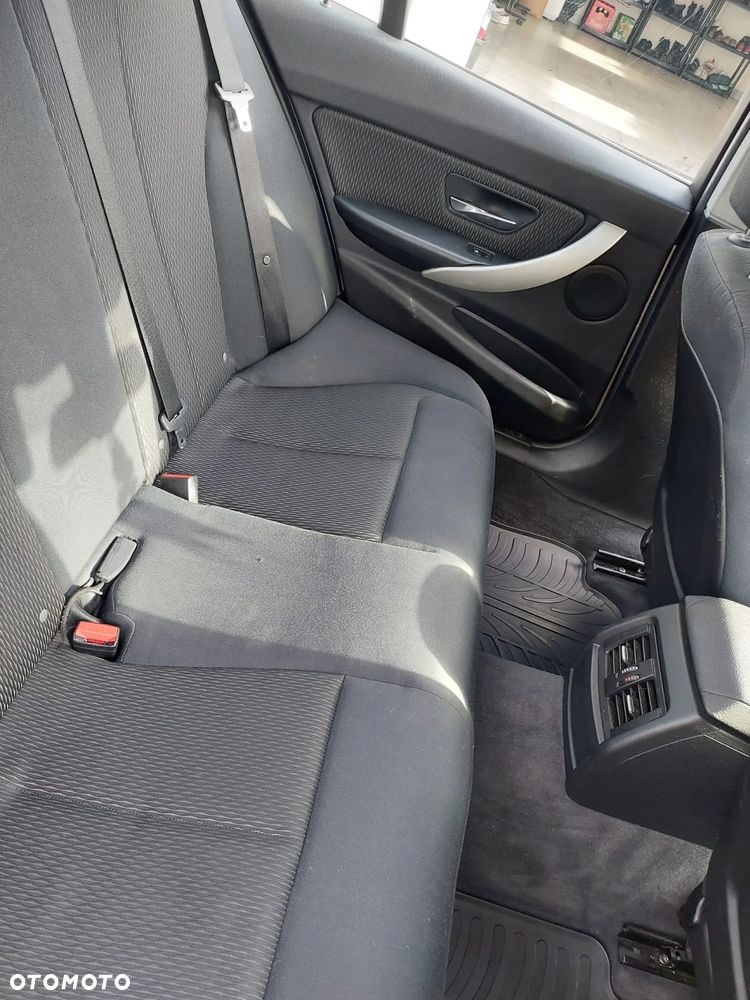 BMW Seria 3 - 21