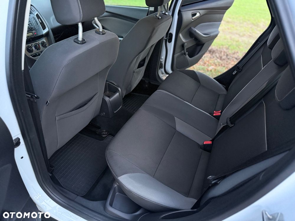 Ford Focus 1.6 Ambiente - 21
