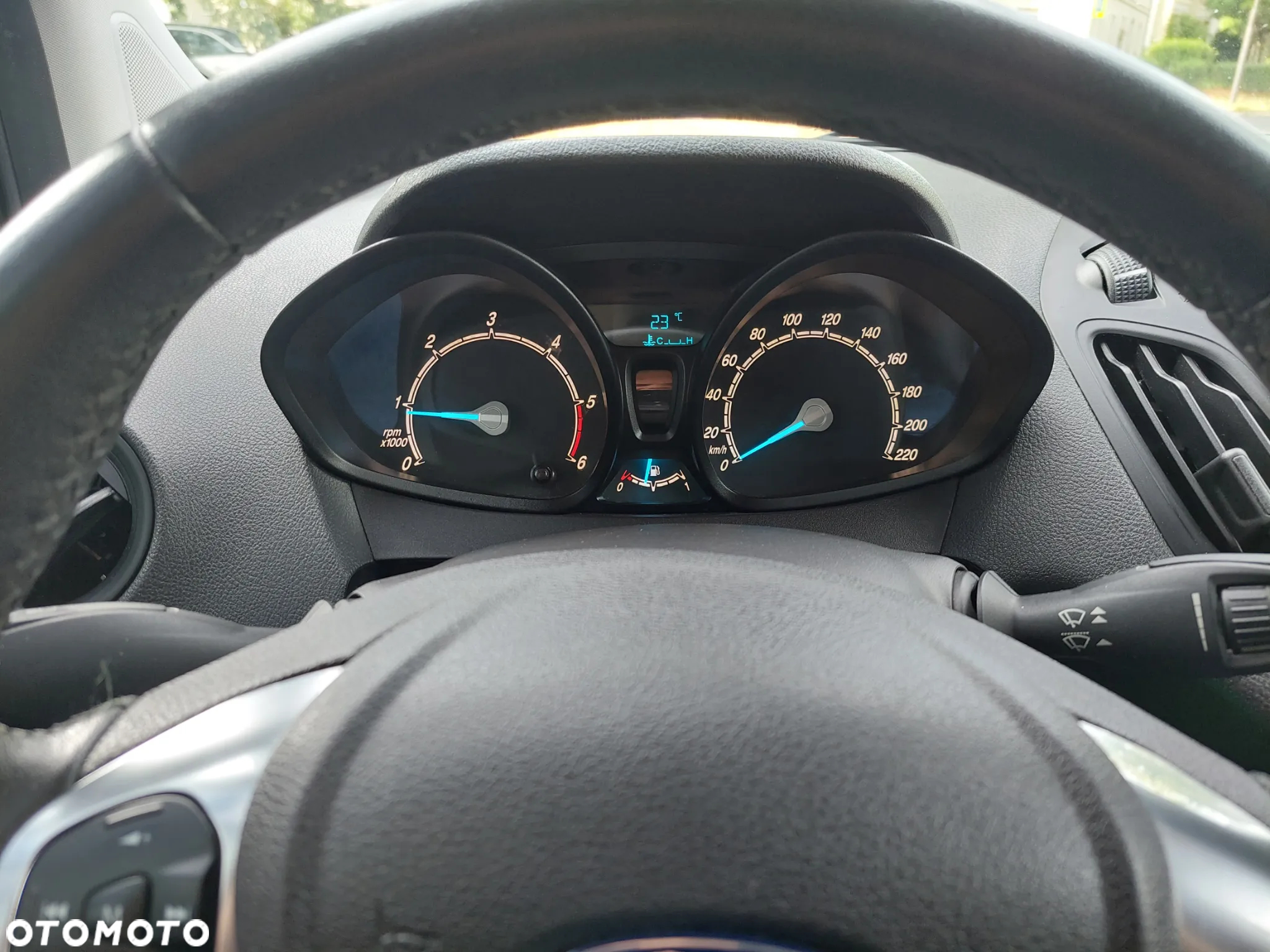 Ford COURIER - 9