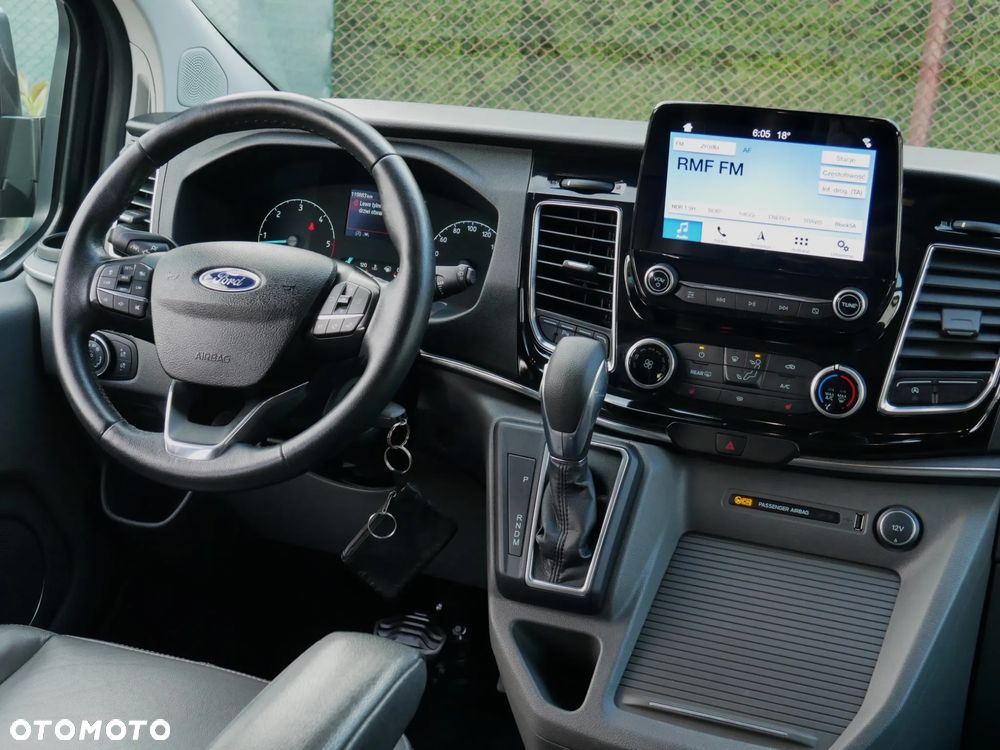 Ford Tourneo Custom 320 L2H1 VA Autm Titanium - 24