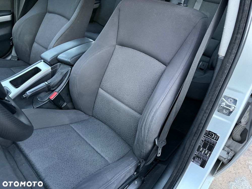 BMW Seria 3 318d DPF Edition Sport - 14