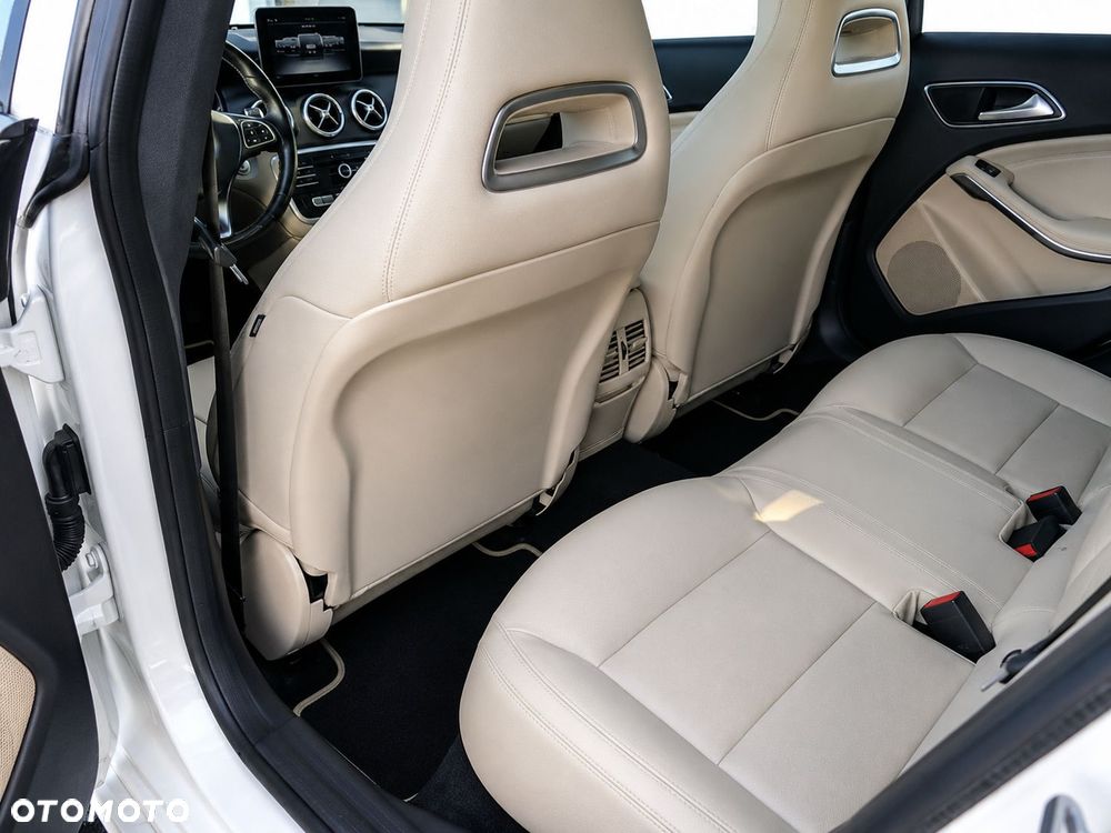 Mercedes-Benz CLA 250 4-Matic AMG Line - 30