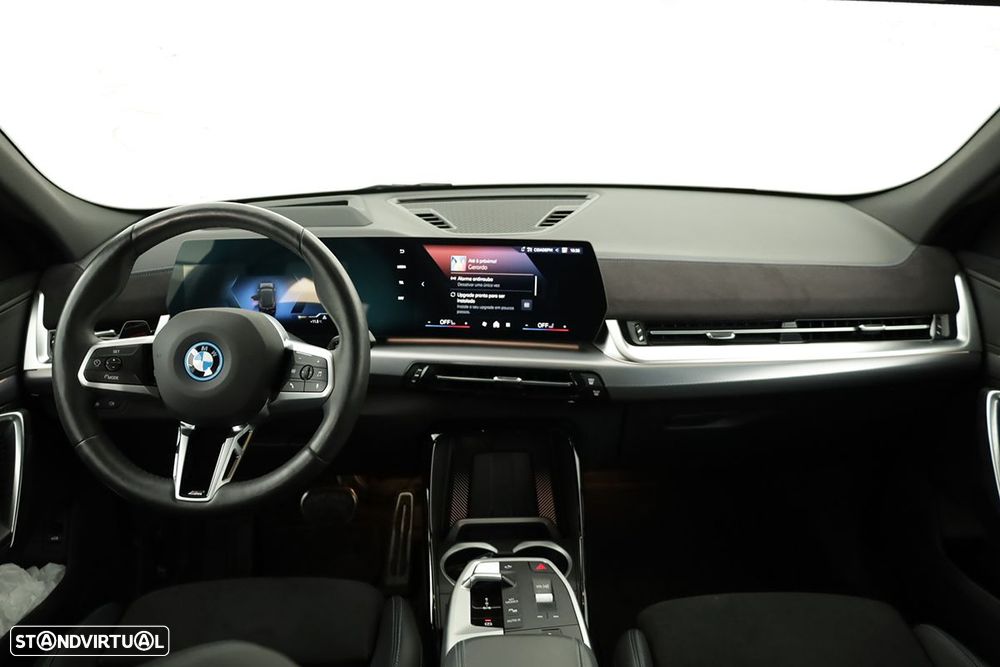 BMW iX2 eDrive20 Pack Desportivo M - 10