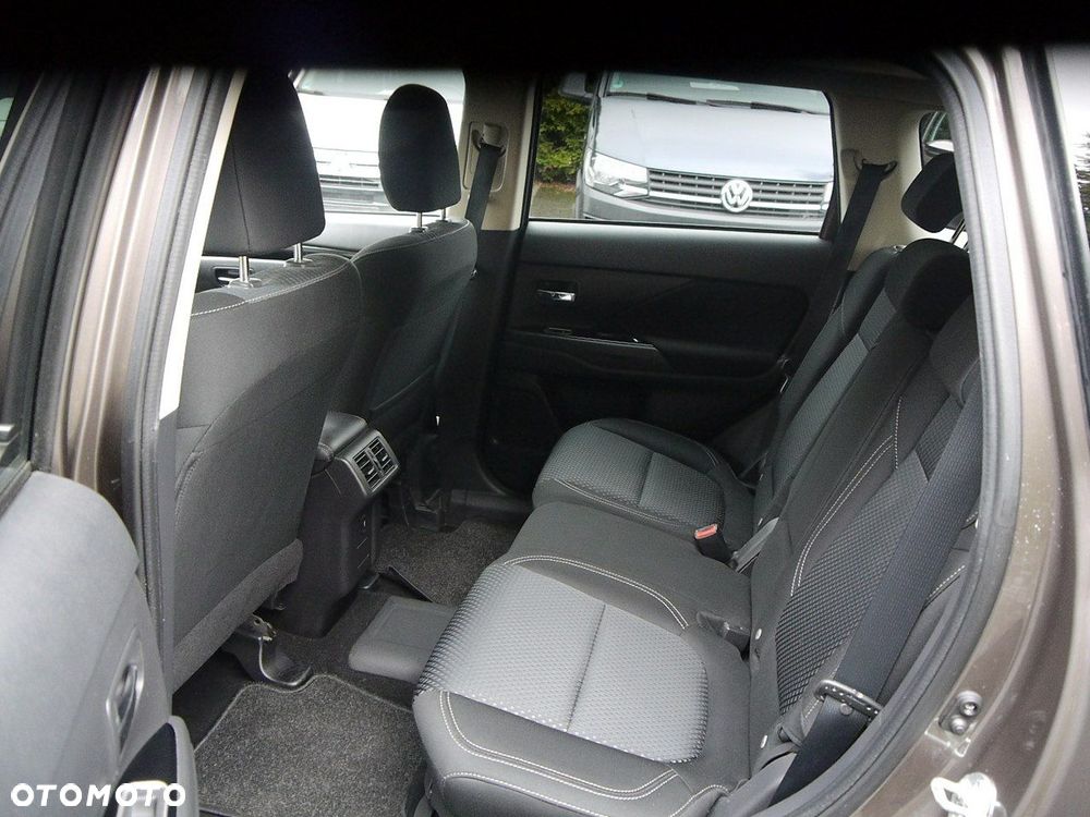 Mitsubishi Outlander - 32