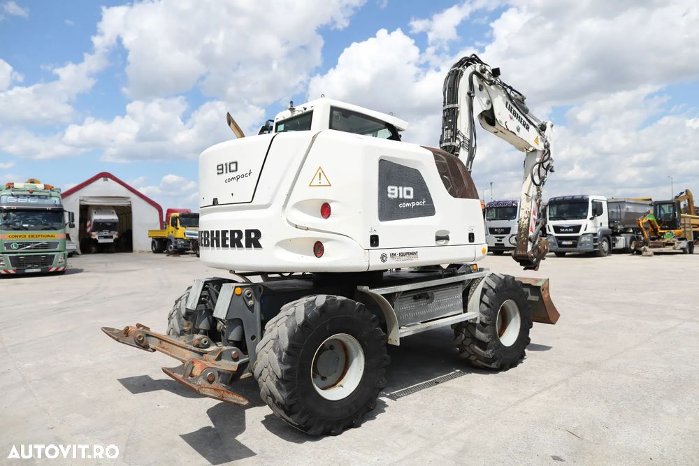 Liebherr A910 Compact - 17