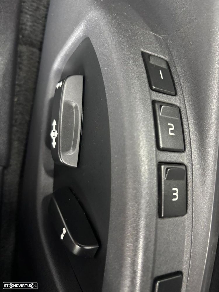 Volvo V60 2.4 D6 Summum AWD Phev - 16