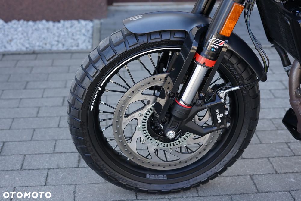 Husqvarna Svartpilen - 32