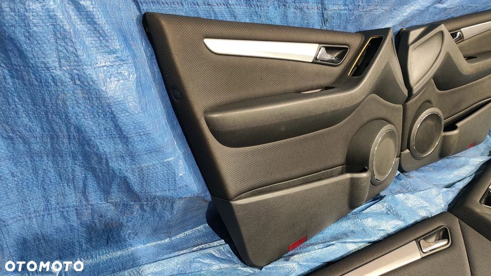 BOCZKI TAPICERKA DRZWI KOMPLET BOCZEK LEWY PRAWY PRZÓD TYŁ LISTWA DEKORACYJNA OZDOBNA DEKORY MERCEDES A-KLASA W169 LIFT AVANTGARDE 5D EUROPA - 2