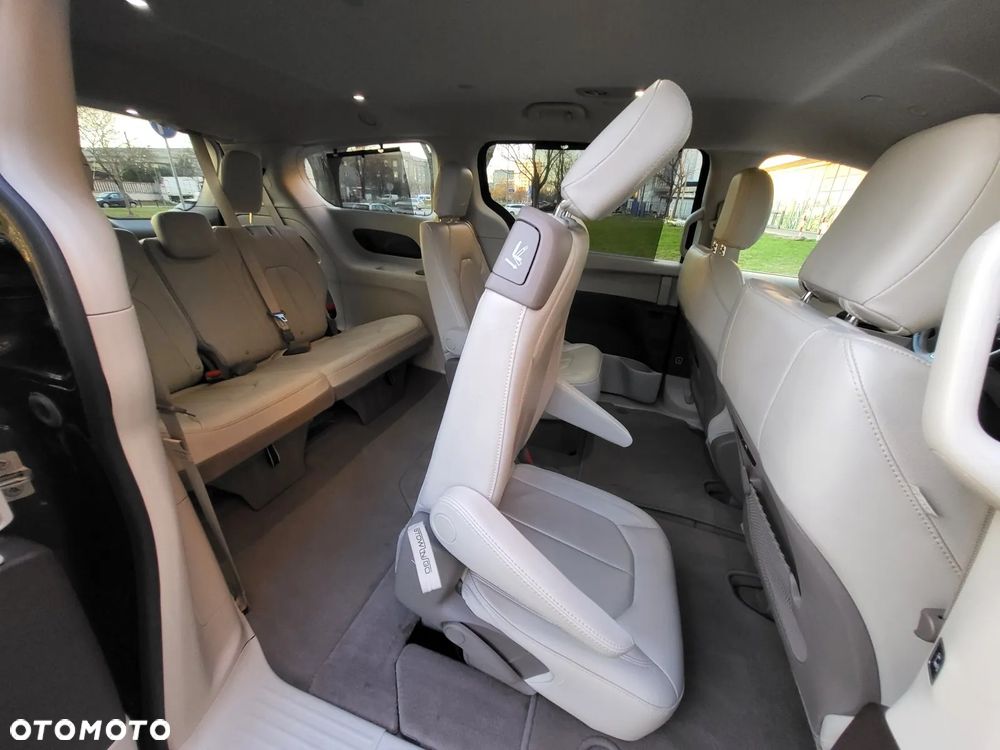 Chrysler Pacifica - 32