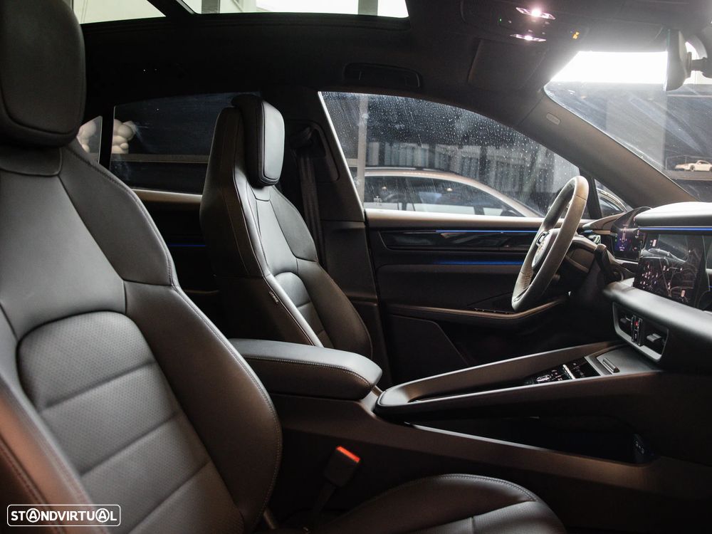 Porsche Macan Electric - 41