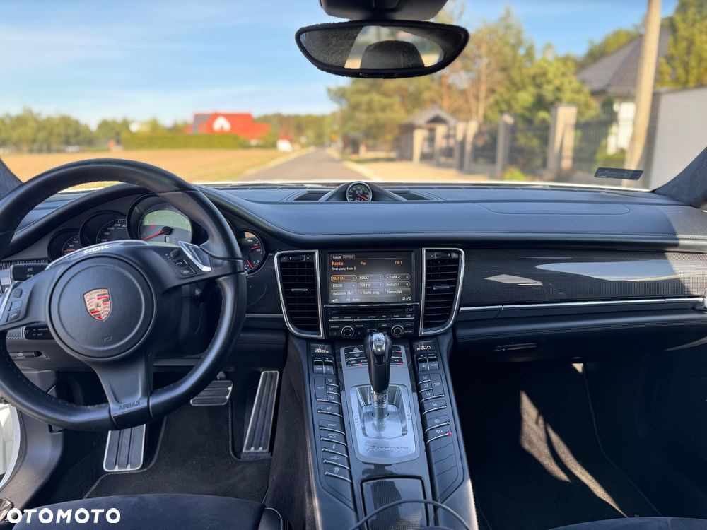 Porsche Panamera GTS PDK - 17