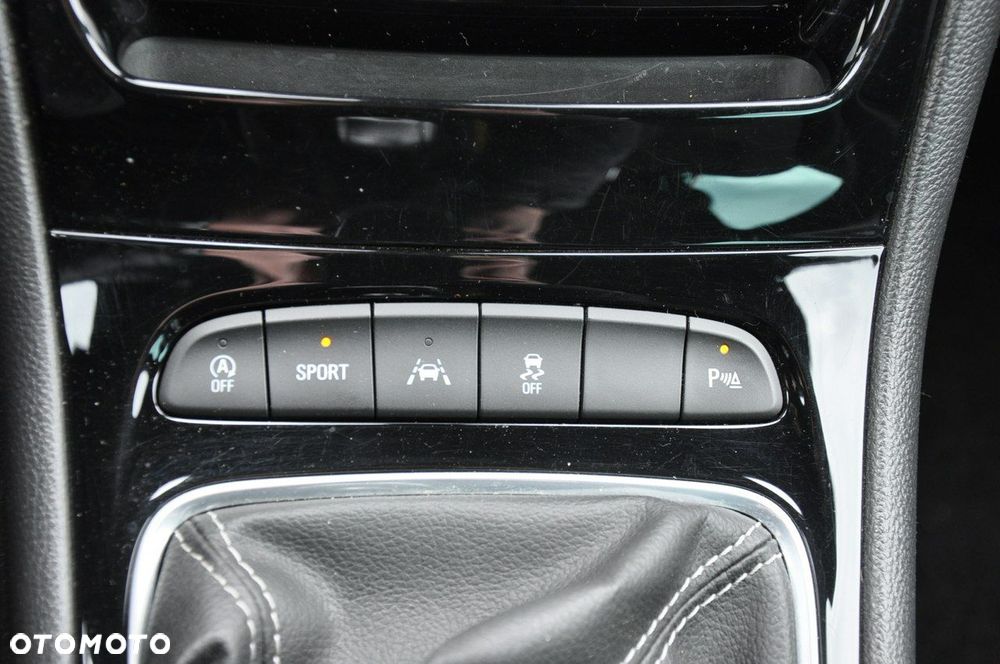Opel Astra 1.4 T Dynamic - 19