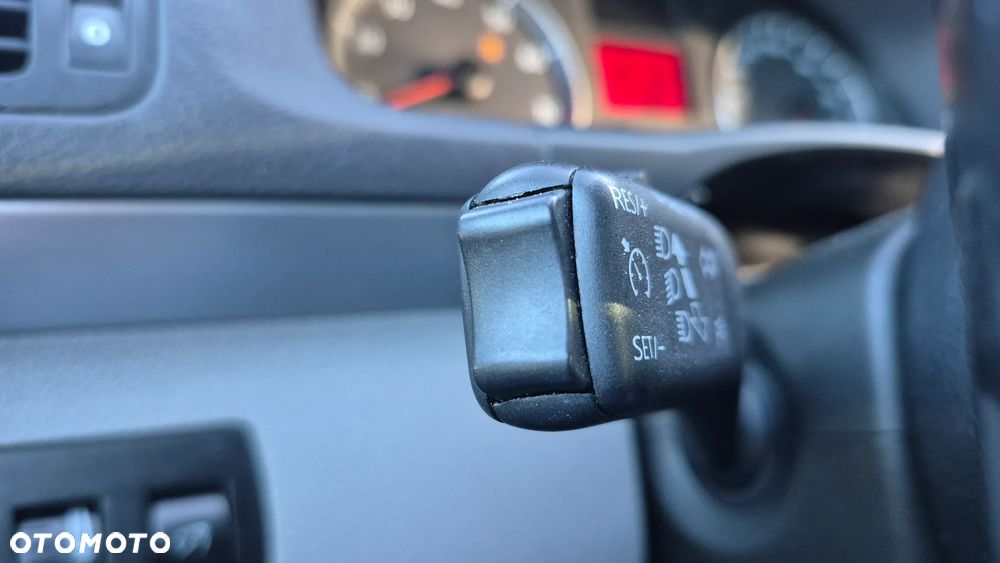 Volkswagen Touran - 19