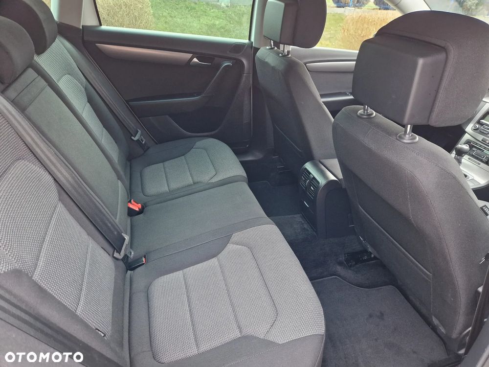 Volkswagen Passat - 31