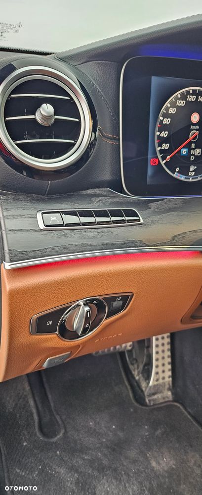 Mercedes-Benz Klasa E 220 d 4Matic 9G-TRONIC AMG Line - 31