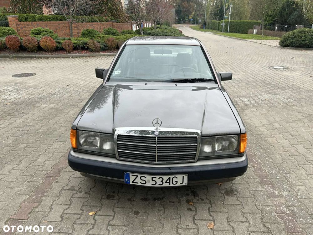 Mercedes-Benz W201 (190) - 1