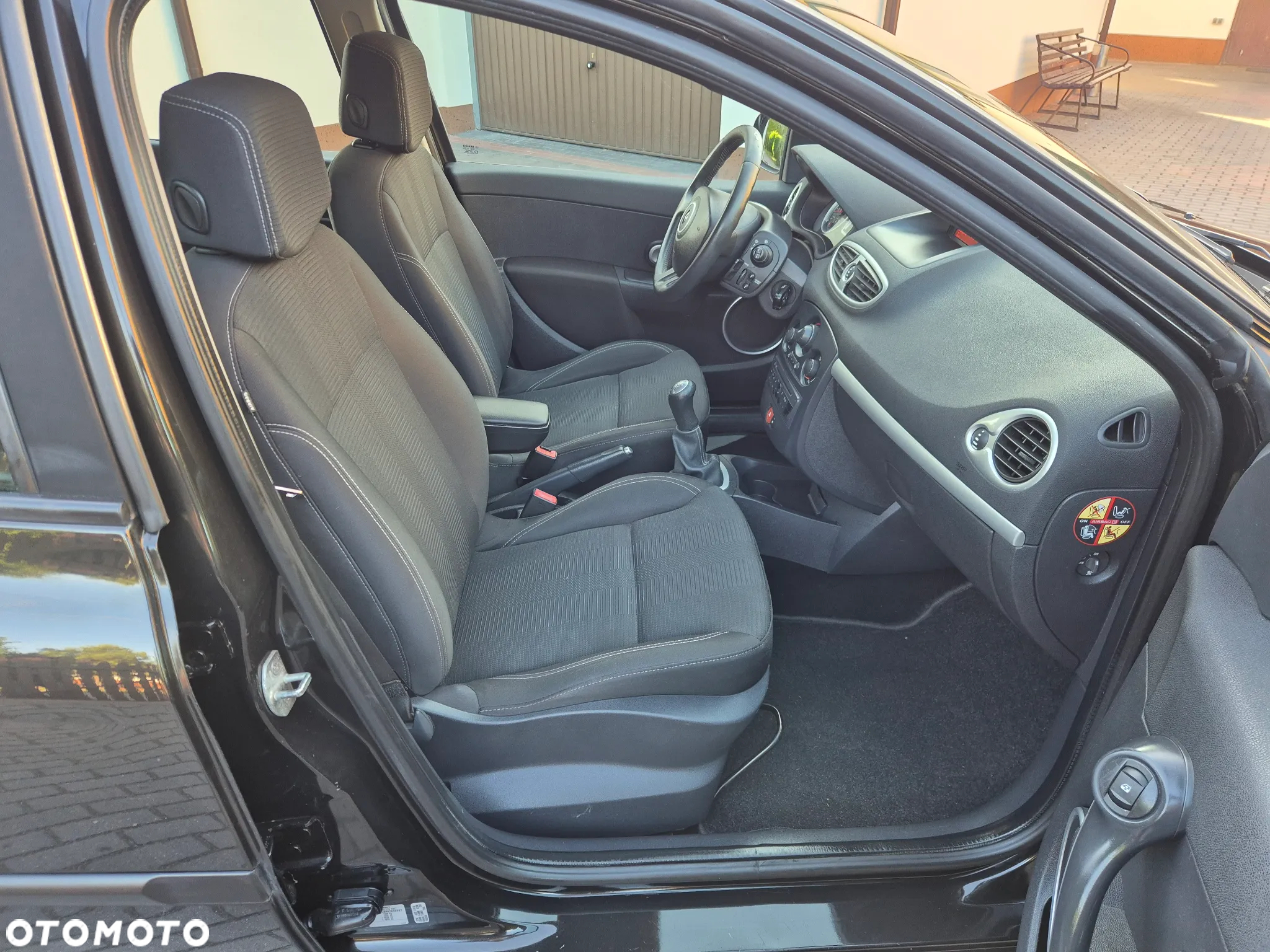 Renault Clio 1.2 16V 75 Expression - 19