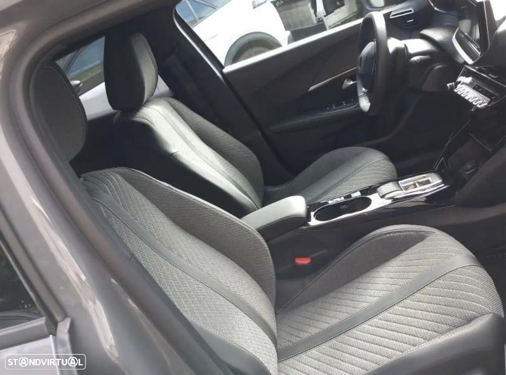 Peugeot e-2008 50 kWh Allure - 11