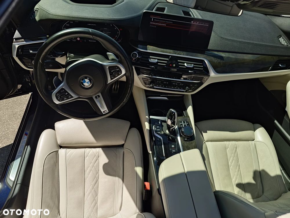BMW Seria 5 M550i xDrive - 4