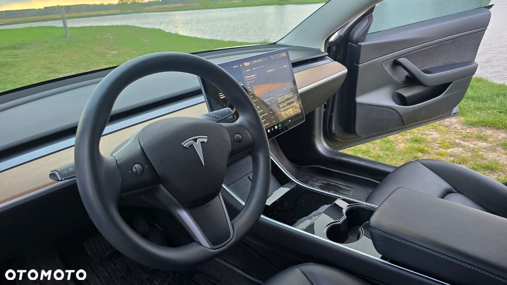 Tesla Model 3 - 5