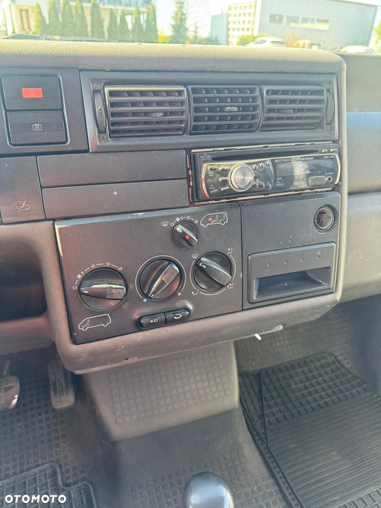 Volkswagen Transporter - 9