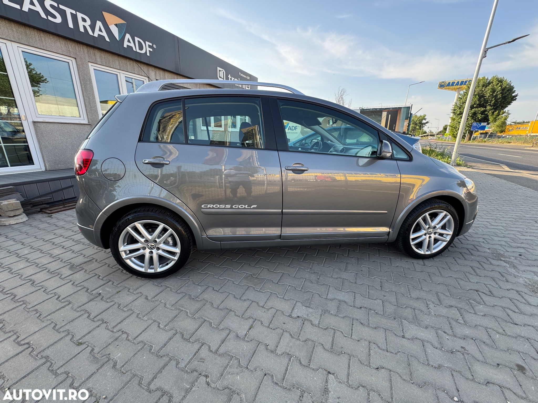 Volkswagen Golf Plus 1.9 TDI DPF DSG CrossGolf - 29