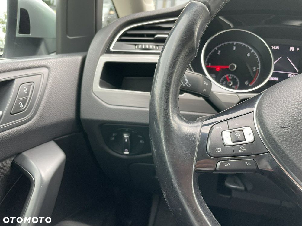 Volkswagen Touran - 25