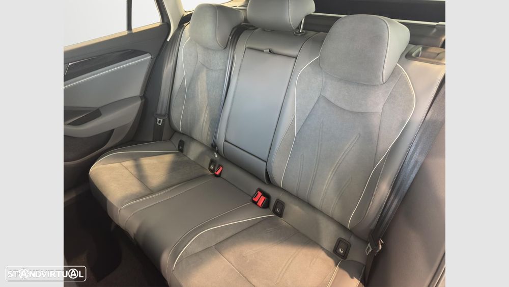 VW Passat Variant 1.5 TSI eHybrid Business DSG - 13