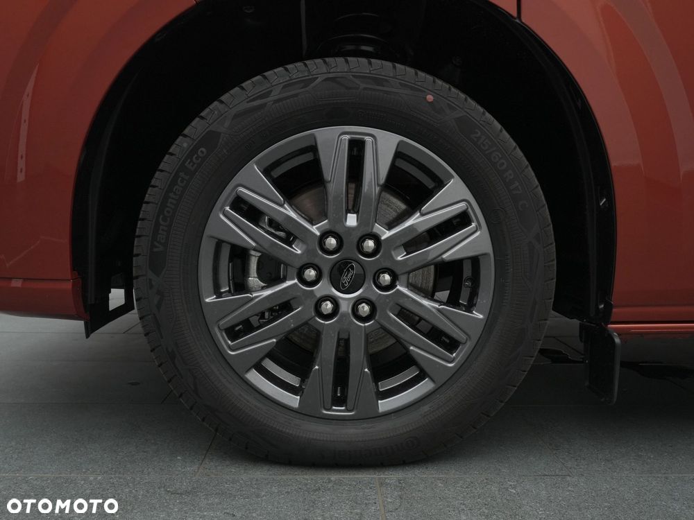 Ford Tourneo Custom 2.0 EcoBlue 320 L2 Titanium - 24