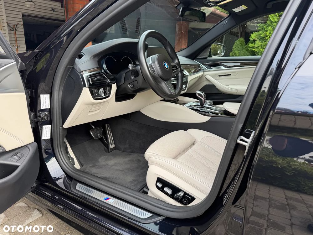 BMW Seria 5 540i xDrive M Sport sport - 33