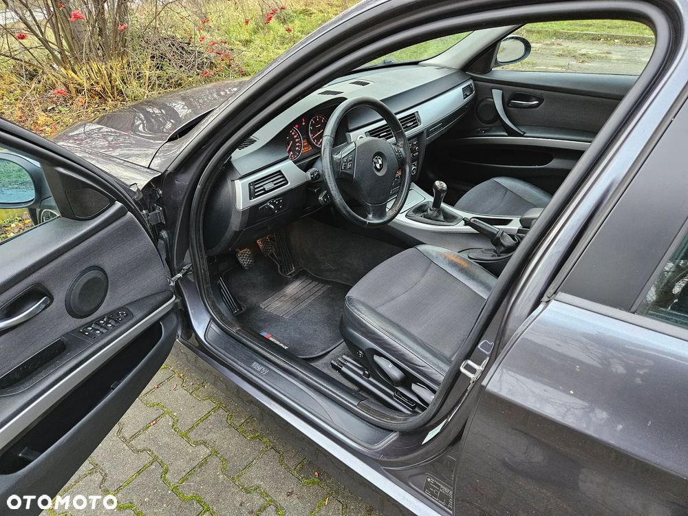 BMW Seria 3 320i - 12