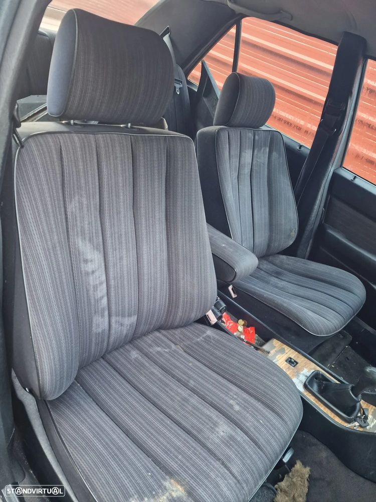 Mercedes-Benz 200 D - 6