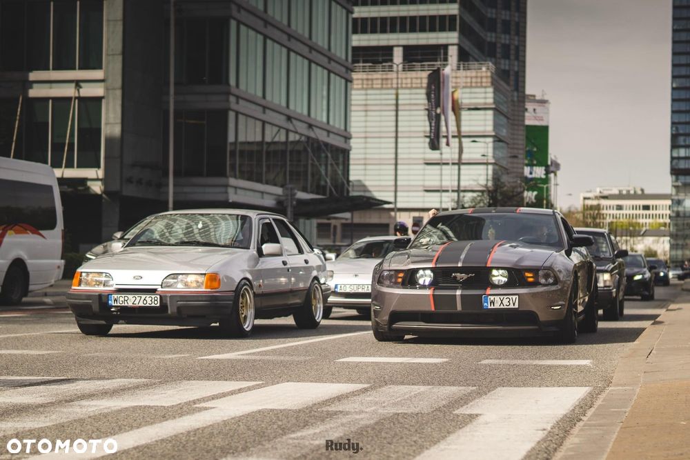Ford Mustang 5.0 V8 GT - 10