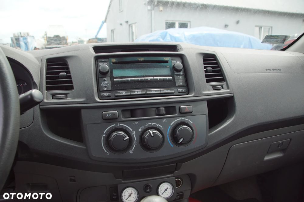 Auto na części - Toyota Hilux VII Lift 2.5 D-4D 144 KM 2KD-FTV 33030-0K750 040 2011R Silnik Skrzynia Drzwi Błotnik Zderzak Burta Lampa Lusterko Klamka Szyba Deska Kokpit Sterownik Moduł Czujnik Licznik Panel Kierownica - 13