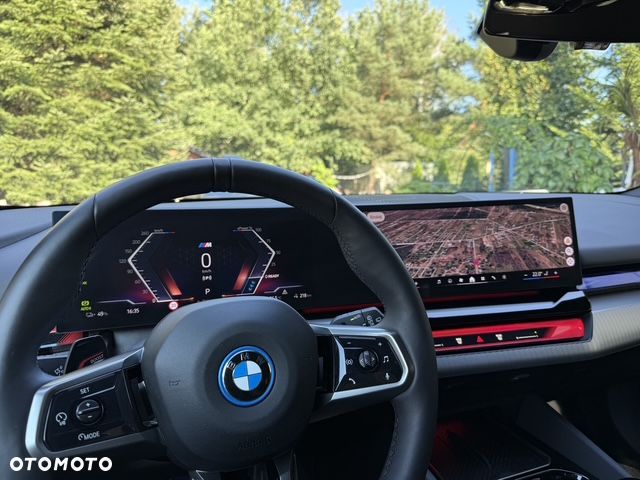 BMW i5 83.9kWh eDrive40 - 9