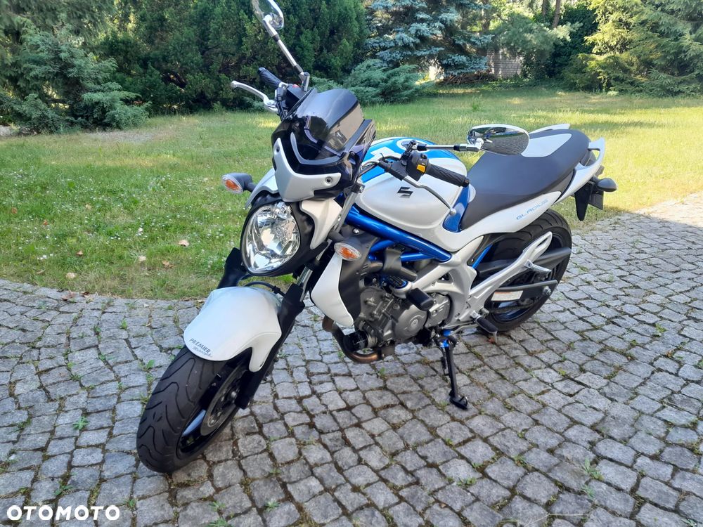 Suzuki Gladius - 12