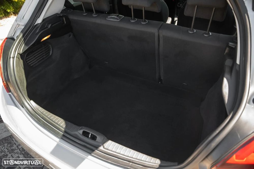 Peugeot 208 1.2 PureTech Signature - 17
